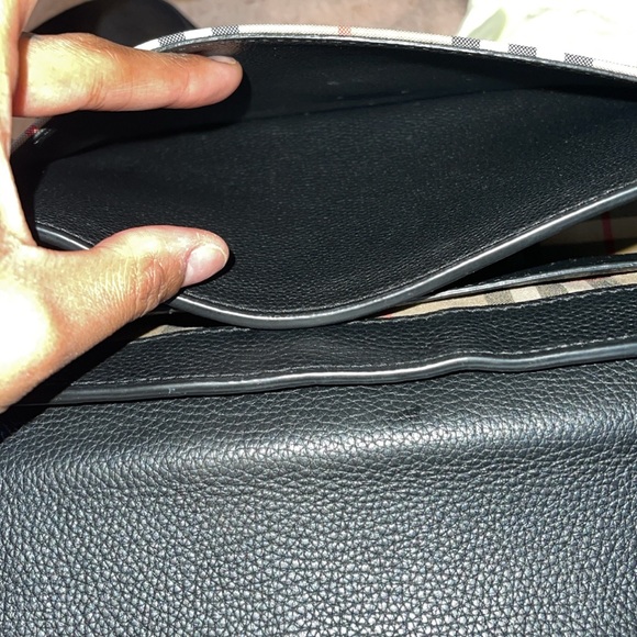 Authentic Burberry Medium Note Leather & Vintage Check Crossbody Bag - Picture 6 of 9